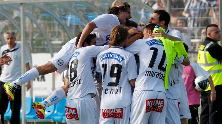 Jubel der Spieler von Sturm Graz in Wiener Neustadt.