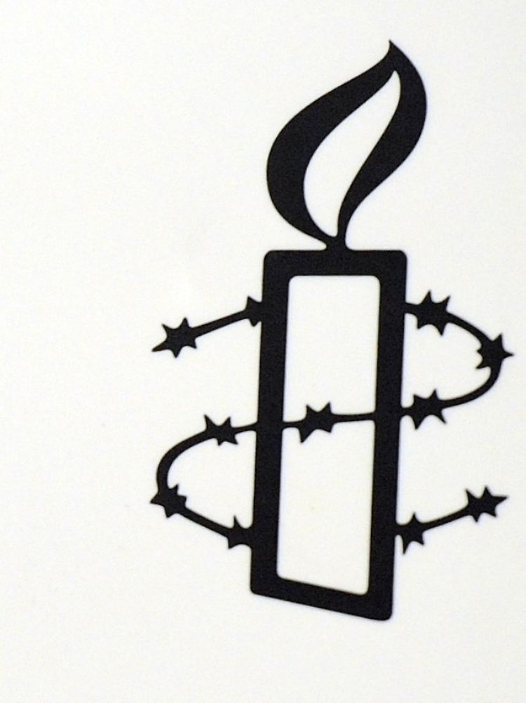 Bis heute steht die Arbeit der Organisation im Zeichen der mit Stacheldraht umwickelten Kerze.