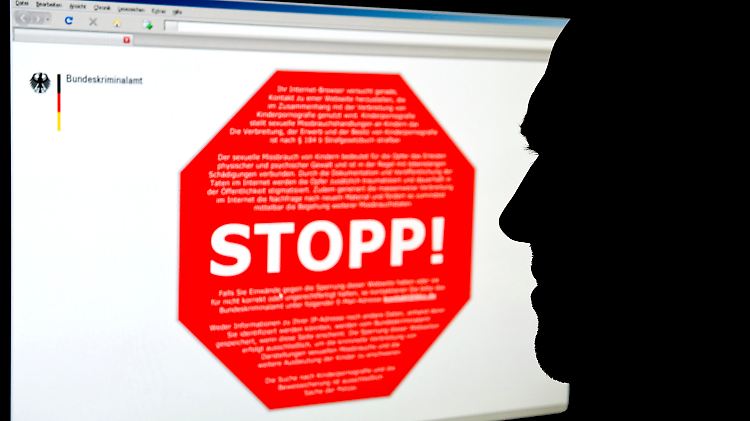 Geschichte: Internetseiten werden nicht mehr blockiert, sondern gelöscht, wenn sie etwa kinderpornografische Inhalte haben.
