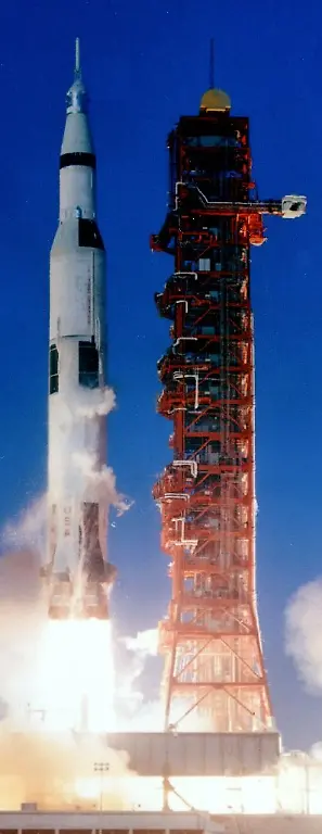 Saturn-V-mit-Apollo-8-Mensch-Mondorbit