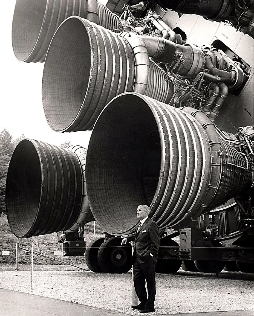 saturn-V-erste-Stufe-mit-Wernher-von-Braun