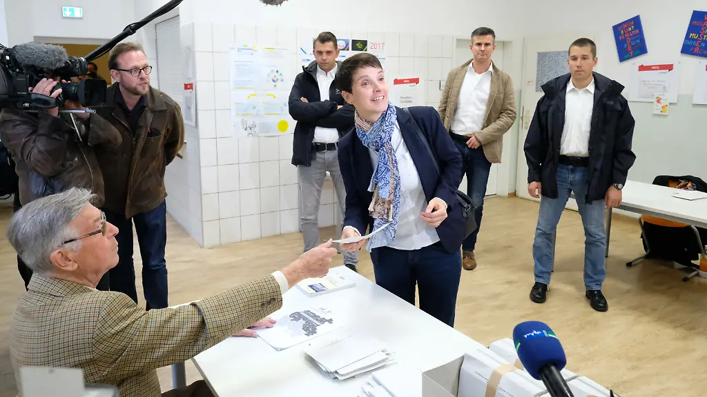 9fb856ccc7ef9fb1a858c4067265995d