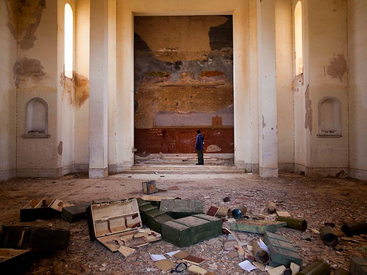 Gaddafis Truppen hatten eine katholische Kirche unweit von Misrata als Militärlager entweiht.