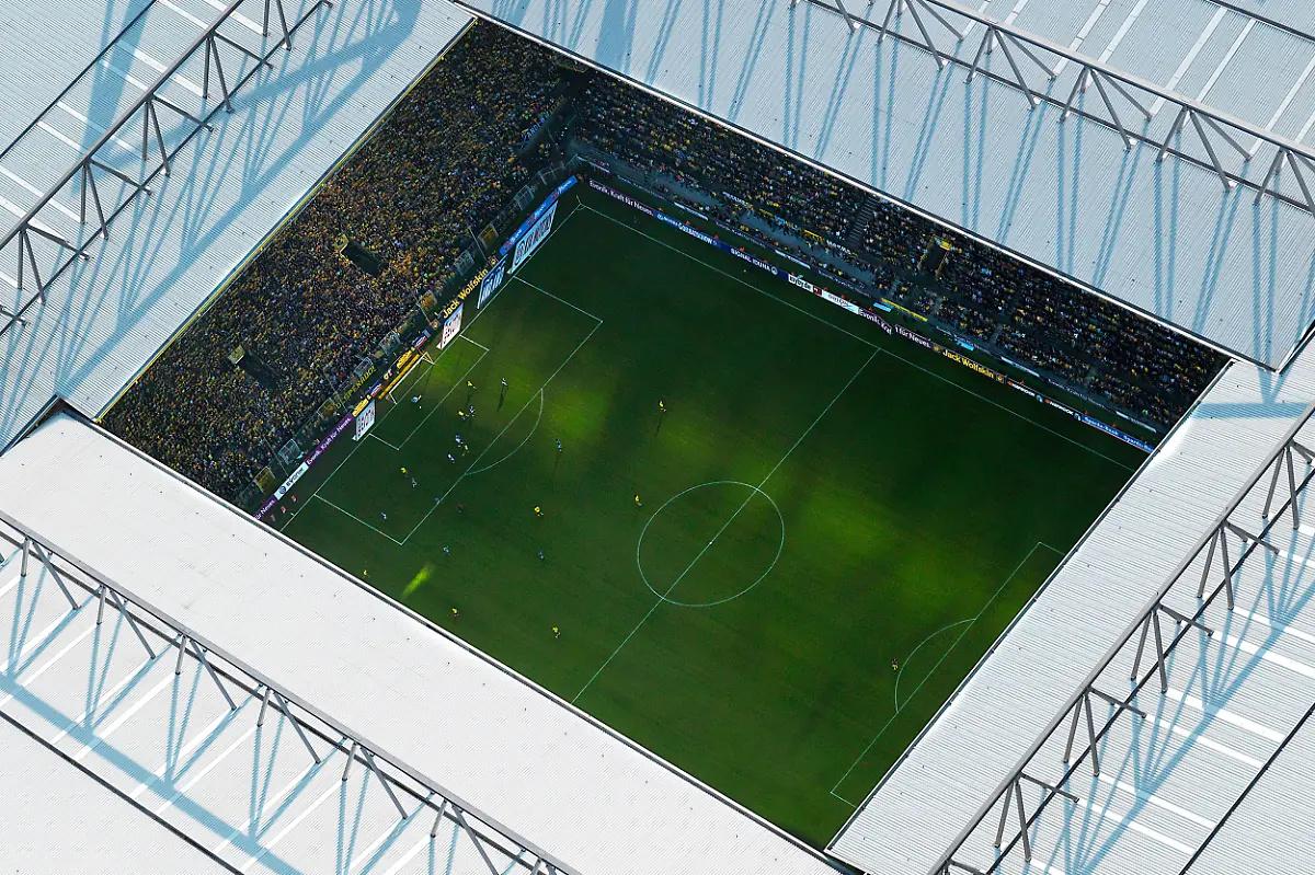 2993018H-Dortmund-Derby-vs-Schalke-2009-Bearbeitet