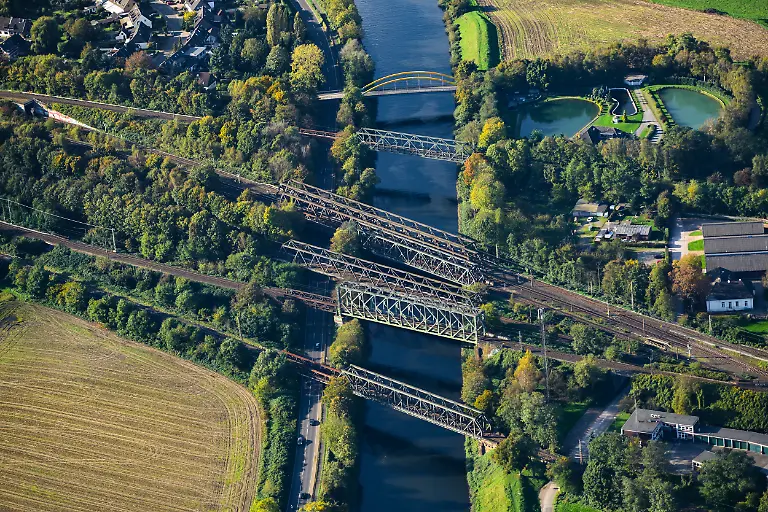 3491796-Bruecken-ueber-die-Ruhr-bei-Muehlheim