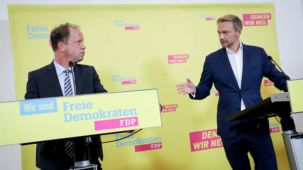 33026ddd89c4242b7a20b0720acaa7b7