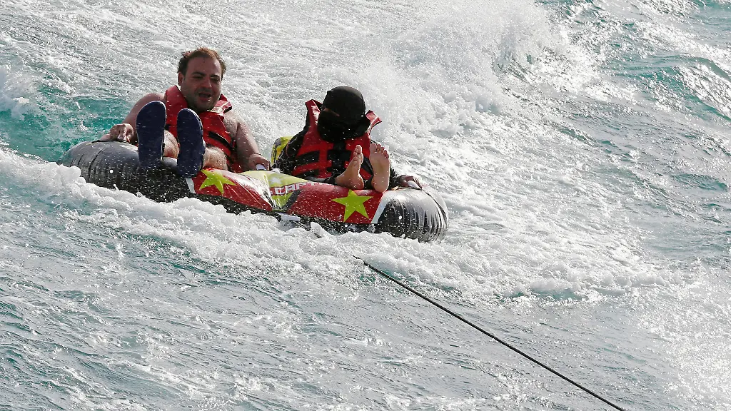 a9dd53aa2b8e43b449cb726f04bd1e6e