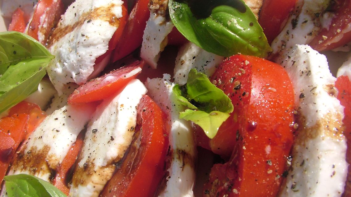 Tomate_Mozarella_Balsamico.jpg