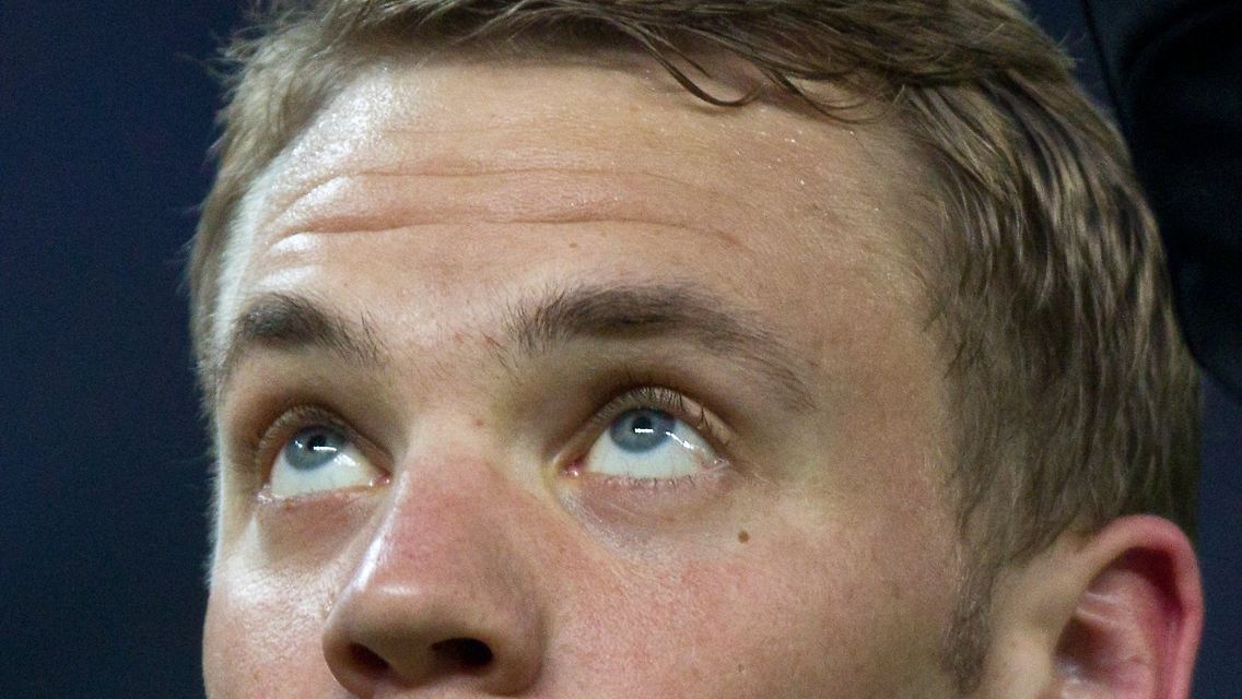 Der Blick ist unmissverständlich: Manuel Neuer will weiter nach oben. Sein Weg wird ihn wohl nach München führen.