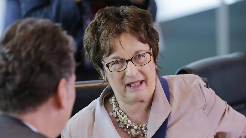 74c6b59bd0edb8b2efe8cefb70603d92