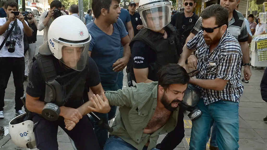 be85689c0bd2fe8b61b635ba4c5a24f5