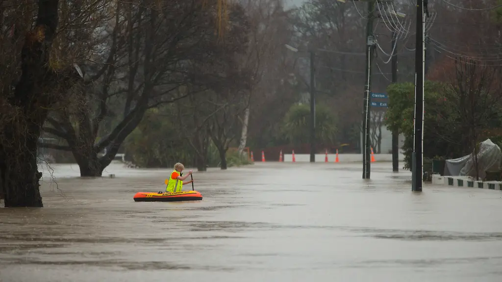 5e5a4a4d351e5a36a6d5e27900a17440