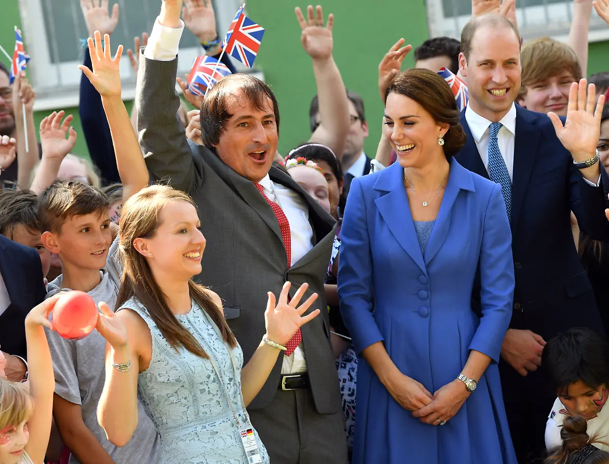 b217fbd76de7044ae9548c2e6ccce338