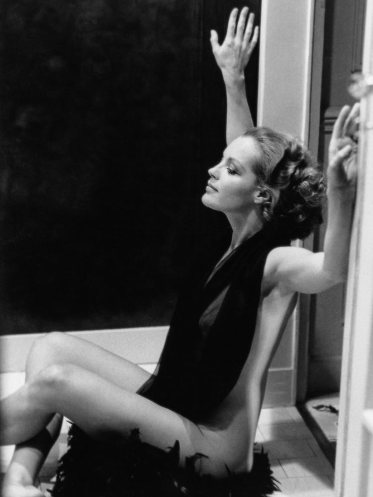 Aktstudie von Romy Schneider, fotografiert 1974 in ihrer Pariser Wohnung (© 2008 Stills Press Agency. Agent Studio X Images de Press.Photograph: Giancarlo Botti. Courtesy Schirmer/Mosel)