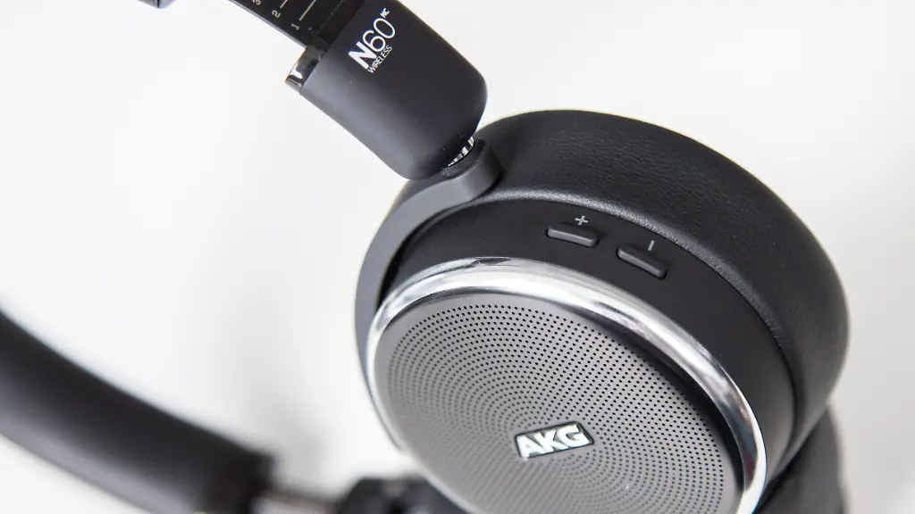 AKG-N60-NC-Wireless-1