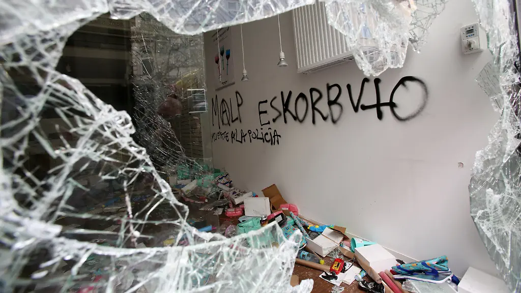 18e75b1903404b90ffcde3b8d68850a1