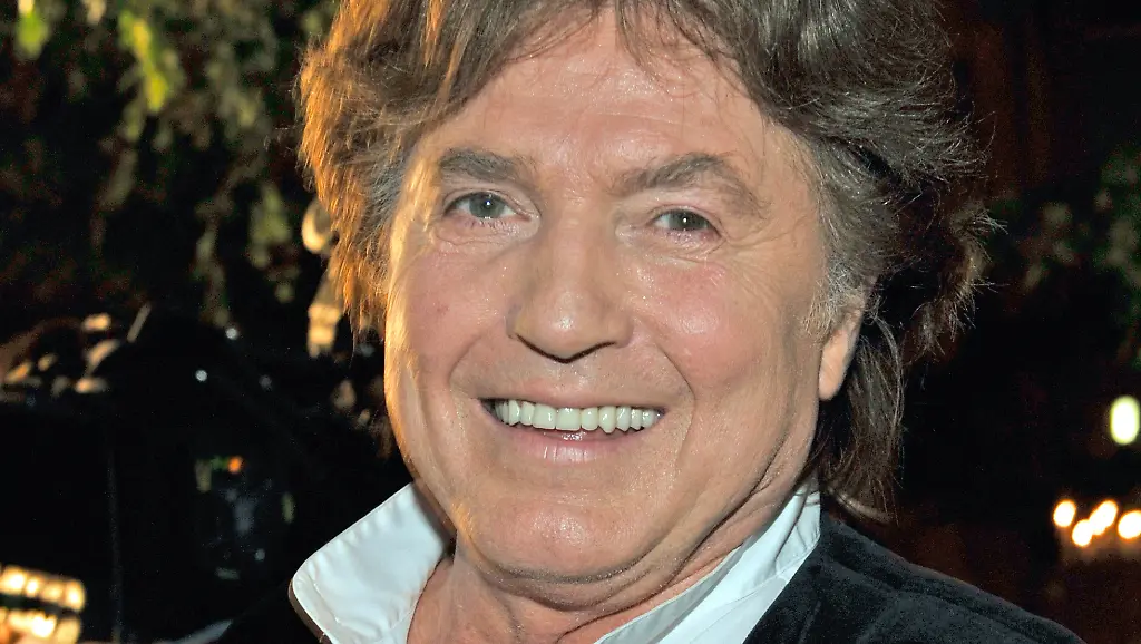 Chris-Roberts-Saenger-Chris-Roberts-aufgenommen-am-21-09-2010-beim-traditionellen-Wiesn-Treff-der-Mainstream-Media-AG-in-Muenchen-Er-ist-mit-deutschen-Schlagern-bekannt-geworden-jetzt-hat-er-auch-einen-deutschen-Pass-Schlagersaenger-Chris-Roberts-hat-mit-73-Jahren-die-deutsche-Staatsbuergerschaft-erhalten-zu-dpa-Nach-73-Jahren-Schlagerstar-Chris-Roberts-hat-einen-deutschen-Pass-vom-21-04