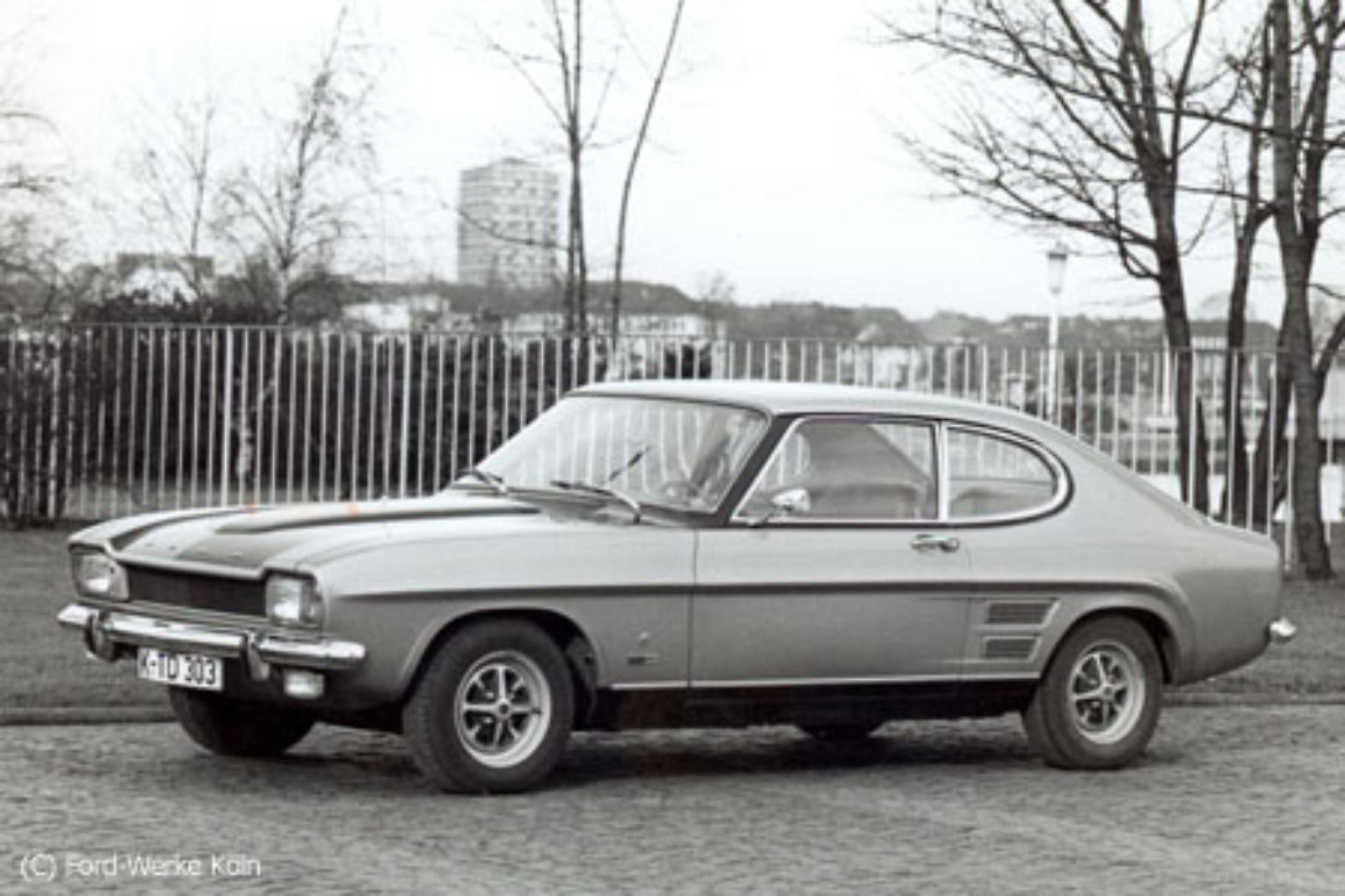 Nein, er hat nicht Geburtstag oder so. Das ist erst nächstes Jahr im November. Da wird der Ford Capri 40 Jahre alt - wenn man vom ersten Baujahr ausgeht. Offiziell vorgestellt wurde er 1969 beim Brüsseler Autosalon.