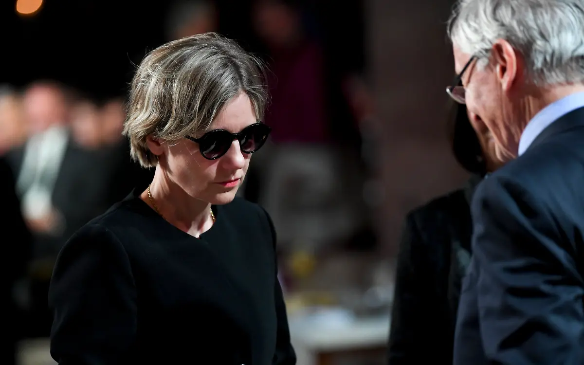 93f27aee8a148e18b08a4a48d497c291