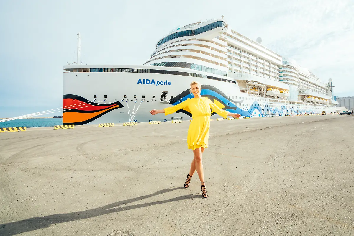 Lena-Gercke-AIDAperla-Felix-Gaensicke-2