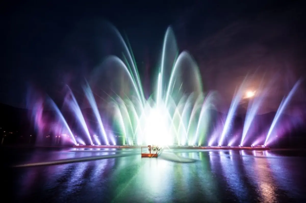 Zeller-Seezauber-Magic-Lake-Show-c-Mairitsch