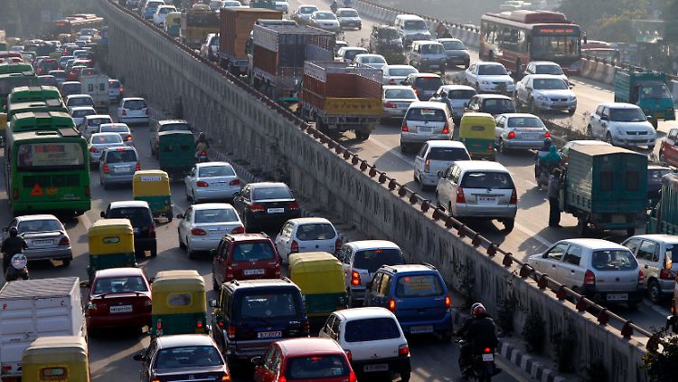 Stockender Verkehr in Neu Delhi. Im vergangenen Jahr wuchs der Automarkt in Indien um 31 Prozent.