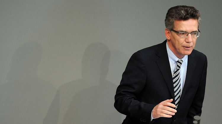 Verteidigungsminister De Maiziere wirbt im Parlament für eine Neuausrichtung der Bundeswehr.