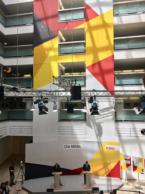 DC61i0sWAAEhkZe-jpg-large