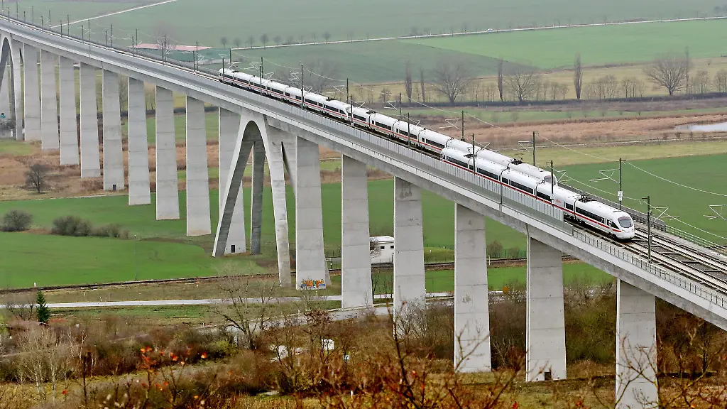 3-55-Stunden-Bahn-laesst-Berlin-und-Muenchen-enger-zusammenruecken