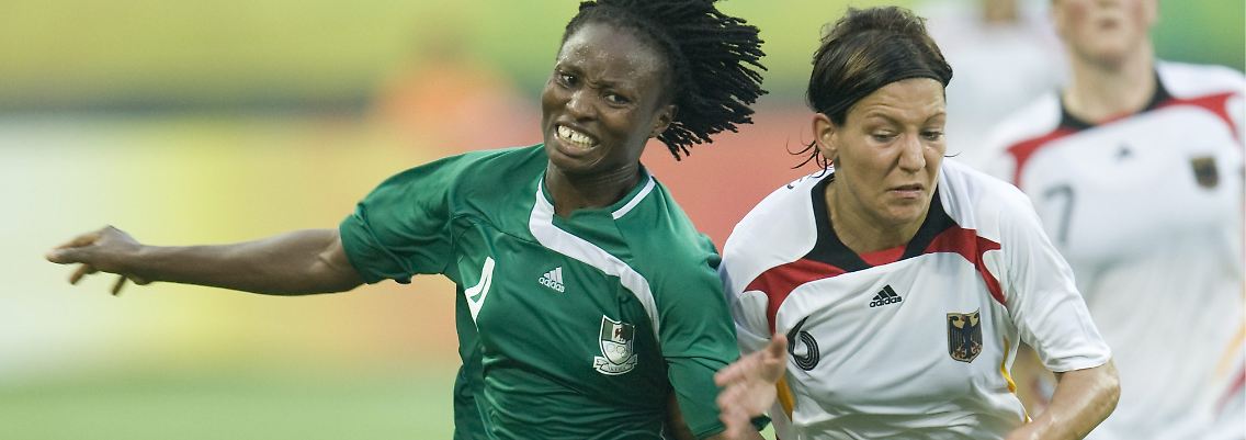Nigerias Perpetua Nkwocha gegen Linda Bresonik.