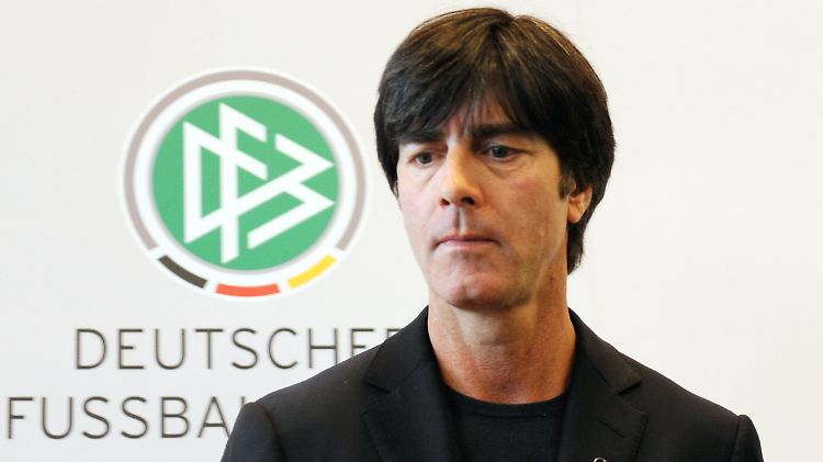 Drei Spiele und eine unangenehme Personalentscheidung stehen vor Joachim Löw.