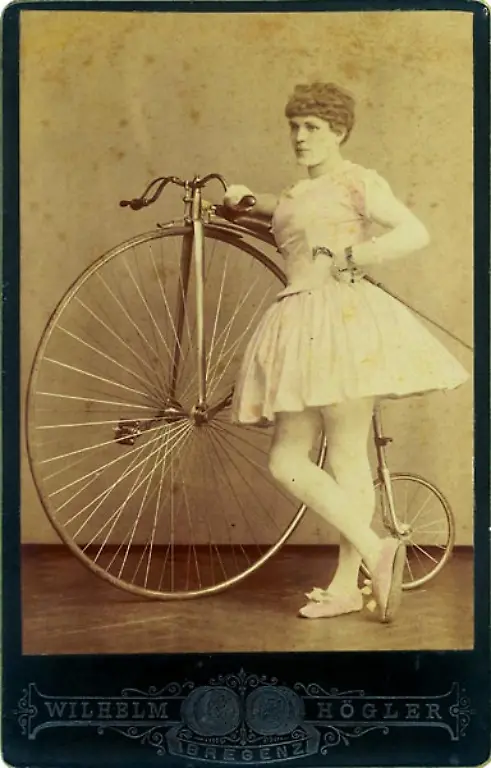 Ballerina-mit-Hochrad