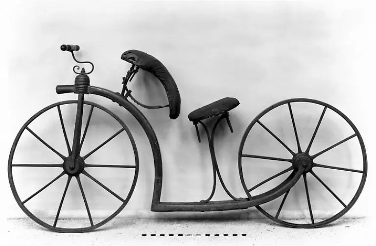 Johnson-Velocipede-fuer-Frauen-1819-science-museum-London-CC-BY-SA-3-0