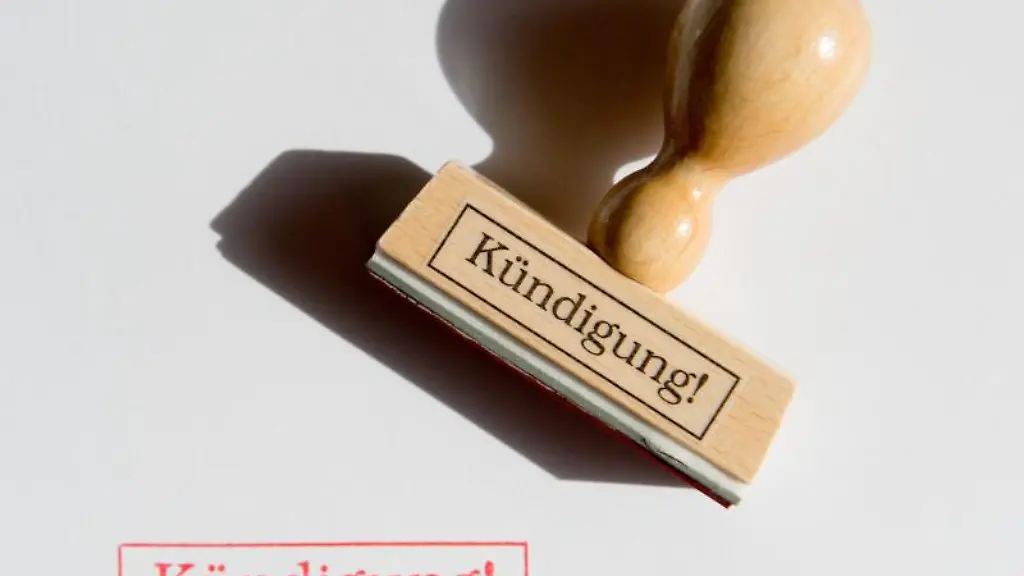 Stempel-mit-der-Aufschrift-Kuendigung