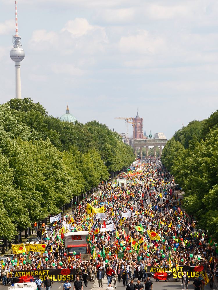 Allein in Berlin protestierten rund 20.000 bis 25.000 Menschen gegen Atomkraft.