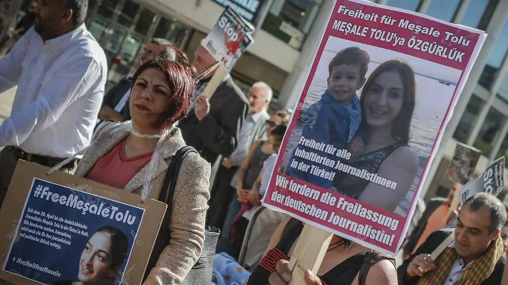 404d75b6e49b42a4154807321bfb4e48