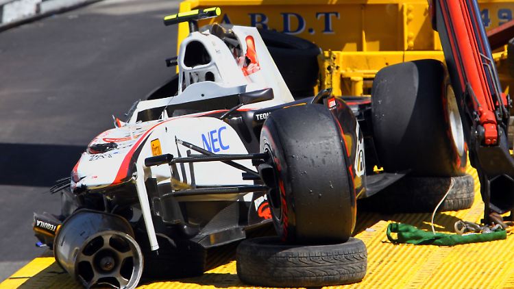 Stark zerstört: Der Bolide von Sauber-Pilot Sergio Pérez.