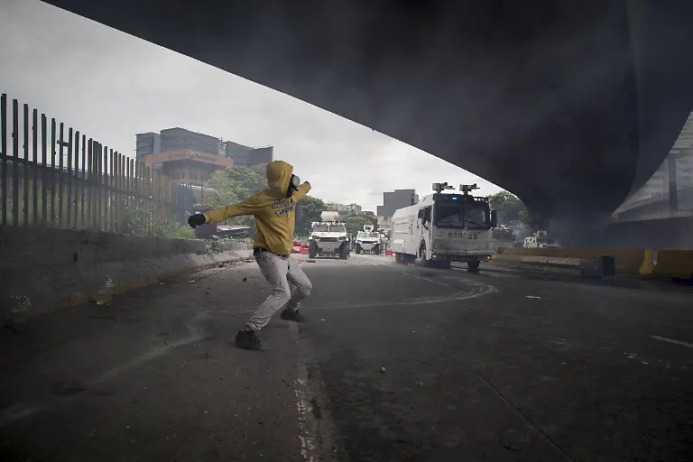 5048d29d15a5b9b58eeee77d1f879eeb