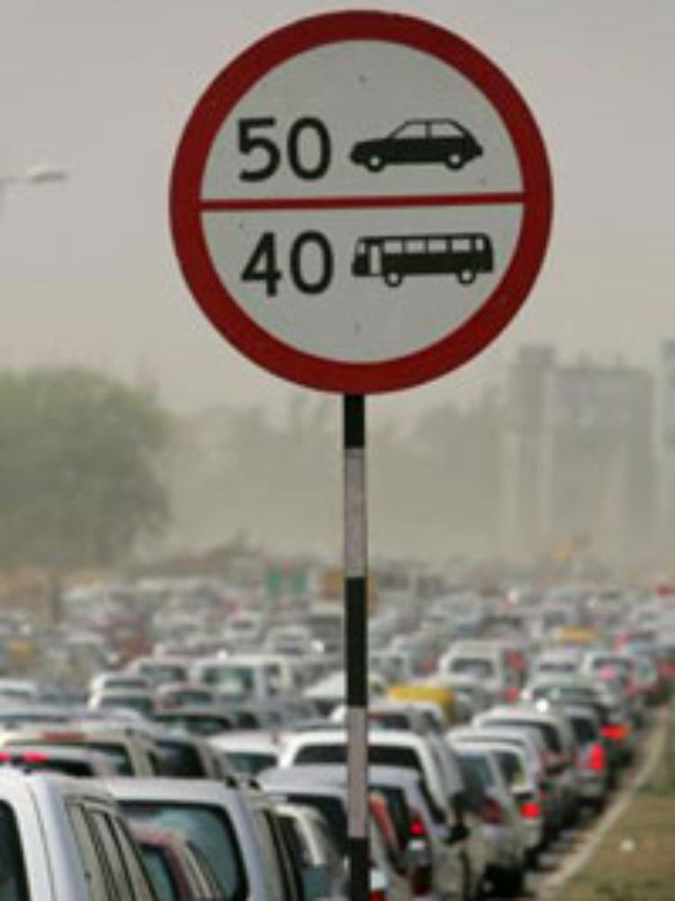Mehr als 4,5 Millionen Fahrzeuge verstopfen die Straßen von Neu-Delhi