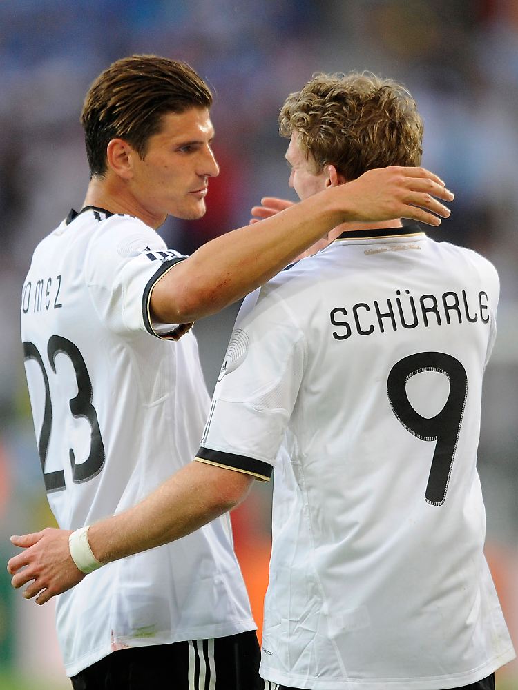 Die deutschen Torschützen: Mario Gomez (l.) traf zum 1:0, Andre Schürrle erhöhte später.