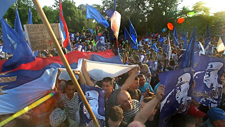 Für viele seiner Landsleute ist der mutmaßliche Kriegsverbrecher Mladic ein "Held".