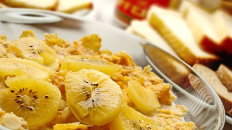 Nur mit Obst oder weiteren Zutaten werden Cornflakes zur vollwertigen Mahlzeit.