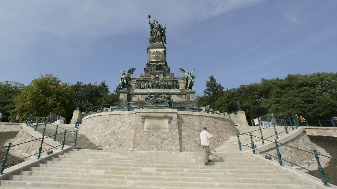 Das Niederwalddenkmal oberhalb von Rüdesheim.