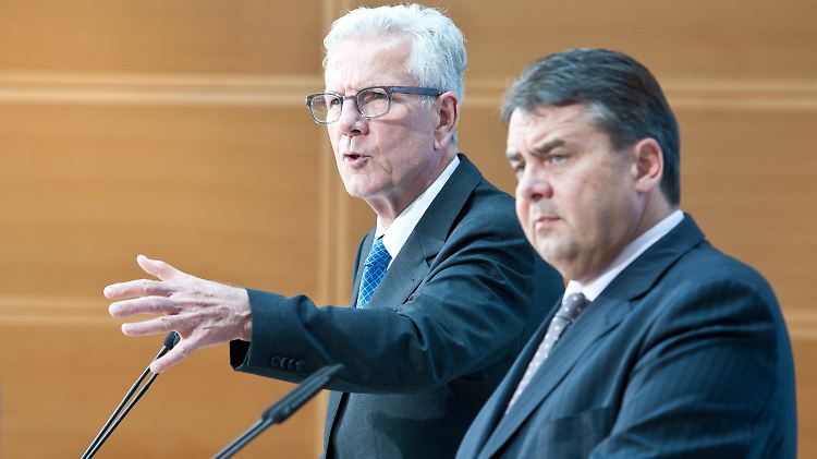 "Tag der Genugtuung": SPD-Chef Gabriel und Volker Hauff, Mitglied der Ethikkommission.