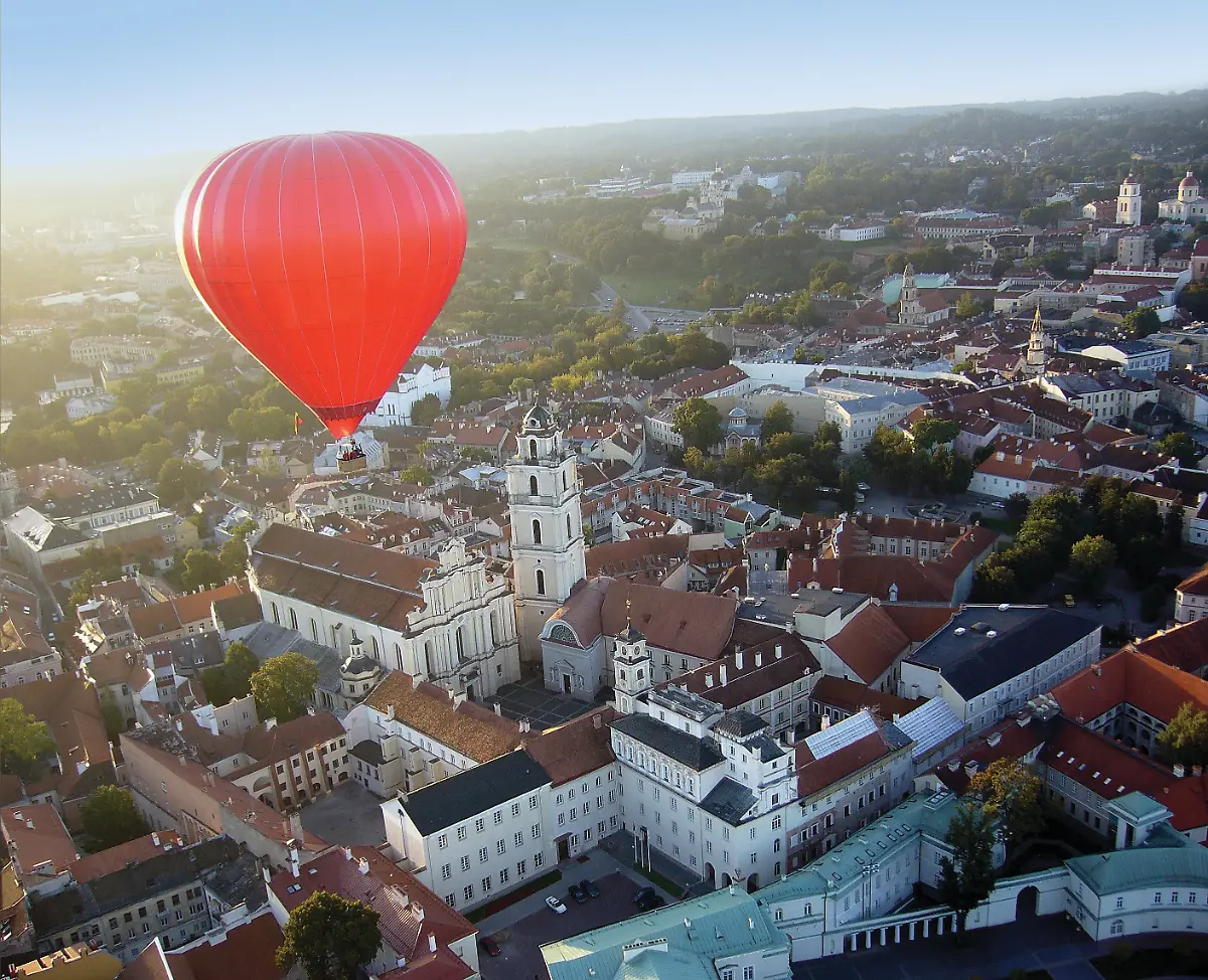 vilniusOldTown-Balloon-Lithuanian-State-Department-of-Tourism