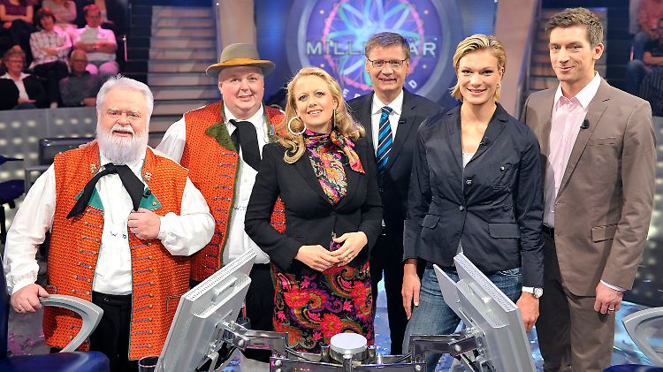 Quizzen für den guten Zweck: Moderator Günter Jauch (m) und seine Kandidaten: Steffen Hallaschka, Maria Riesch, Barbara Schöneberger und die Wildecker Herzbuben. (v. r nach l)