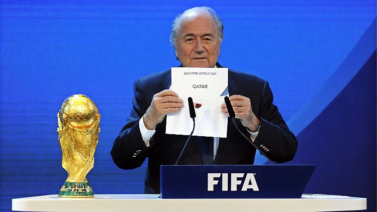 Katar setzte sich bei der Wahl zum WM-Ort 2022 durch - noch immer fragt sich alle Welt, wie das vonstatten ging.