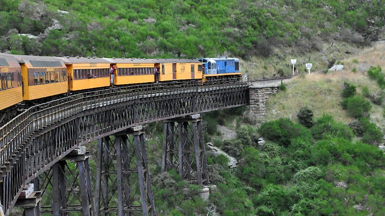 Nostalgiezug für Touristen: Auf der Taieri Gorge Railway rumpeln altmodische Waggons aus den 1920er Jahren ins Innere von Neuseelands Südinsel.