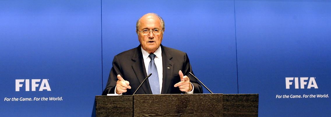 Fifa-Präsident Joseph Blatter wird täglich mit neuen Vorwürfen gegen Verbandsfunktionäre konfrontiert.