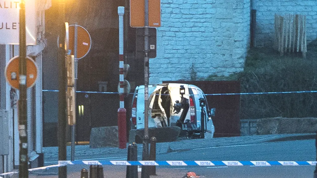 0d1de0fbd3a3cfa1f8b556402f408d5a